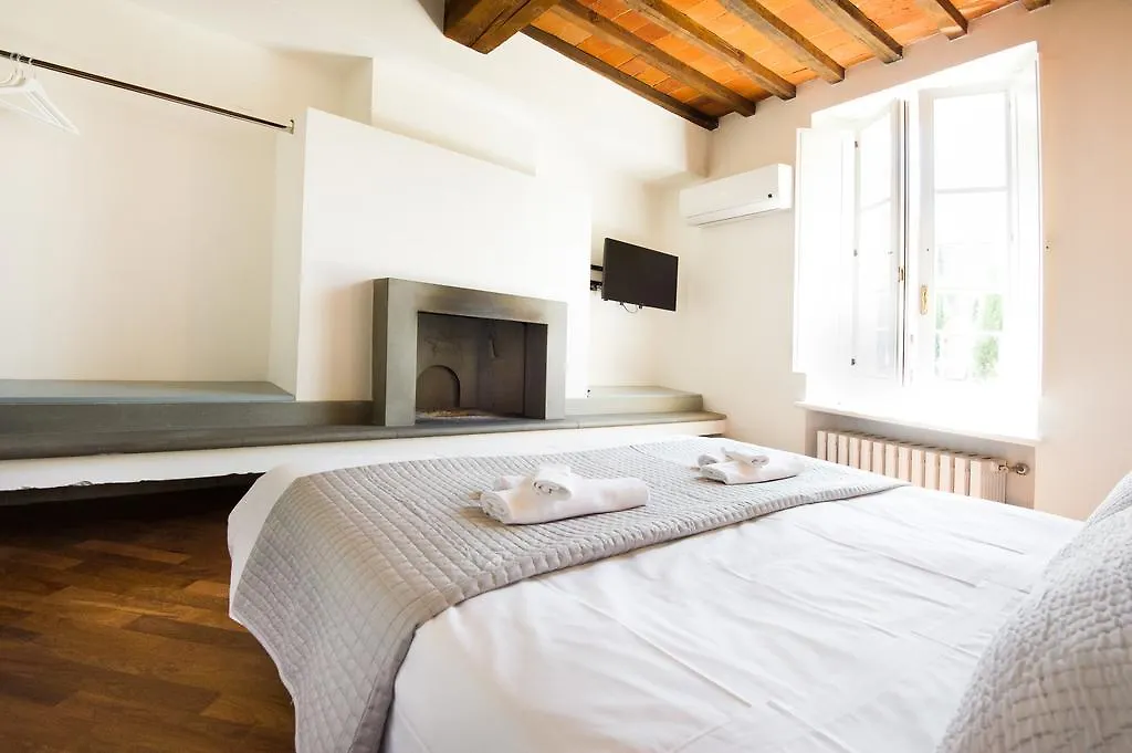 Casamia Suite Arezzo 2*,